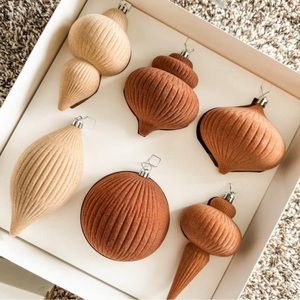 Flocked Finial Christmas Tree Ornament Set
6рс Brown - Wondershop - NWT